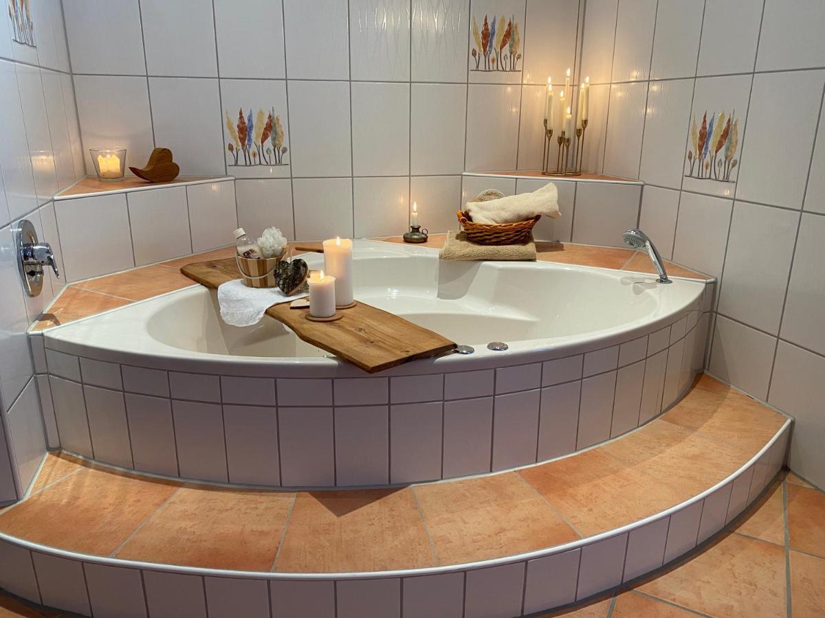 Private Spa Mit Sauna Und Whirlpool Schrozberg Luaran gambar